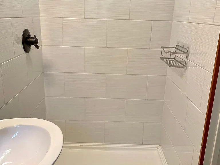 2858 W Maplewood Ave #6 — Photo 3