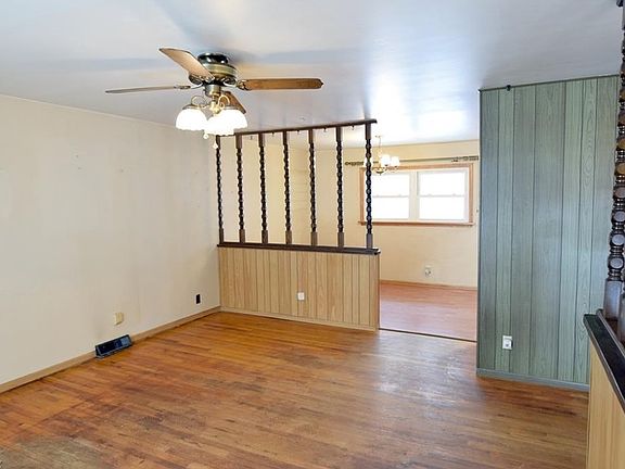 5th image of 7584 Venice Dr NE