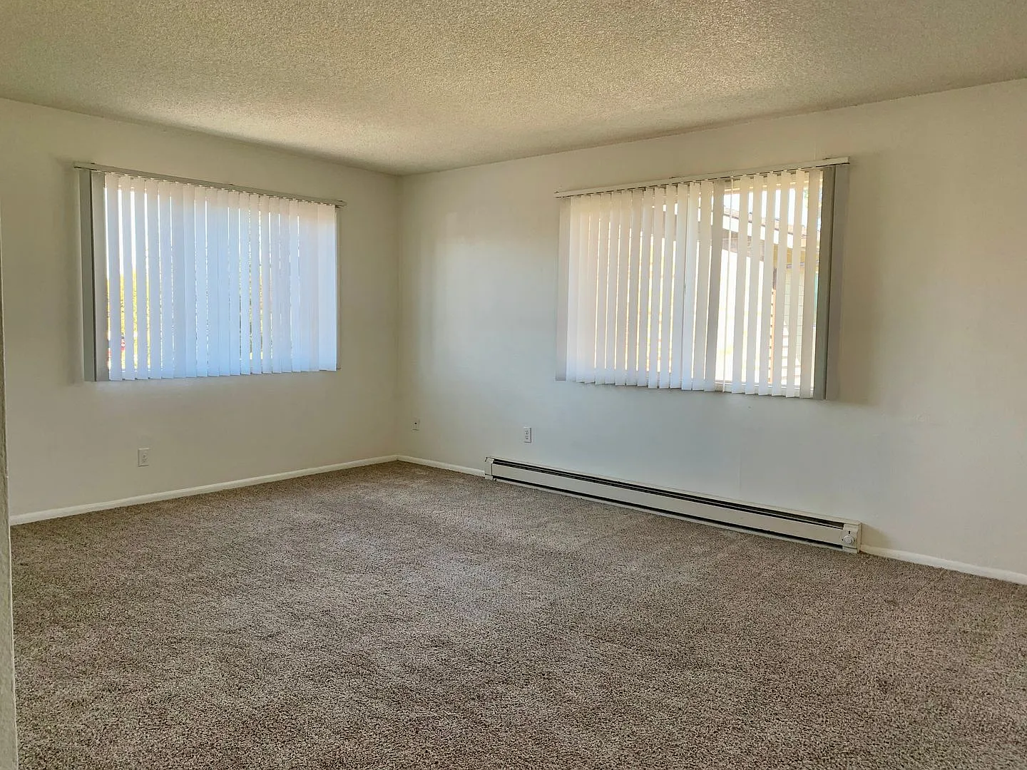 ES2275 -Eagle Rock Apartments — Photo 3