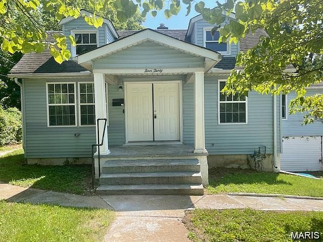 1st image of 430 Bluff Dr
