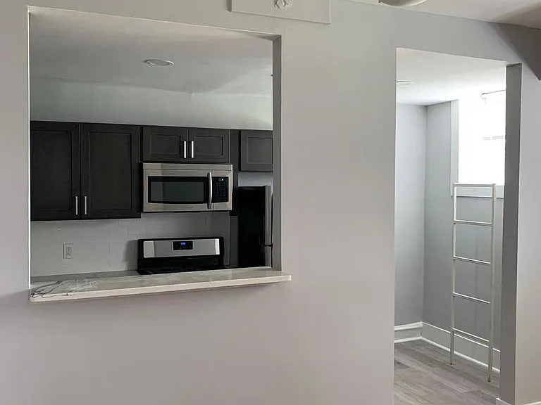 617-625 E Vernon Rd #3A — Photo 5
