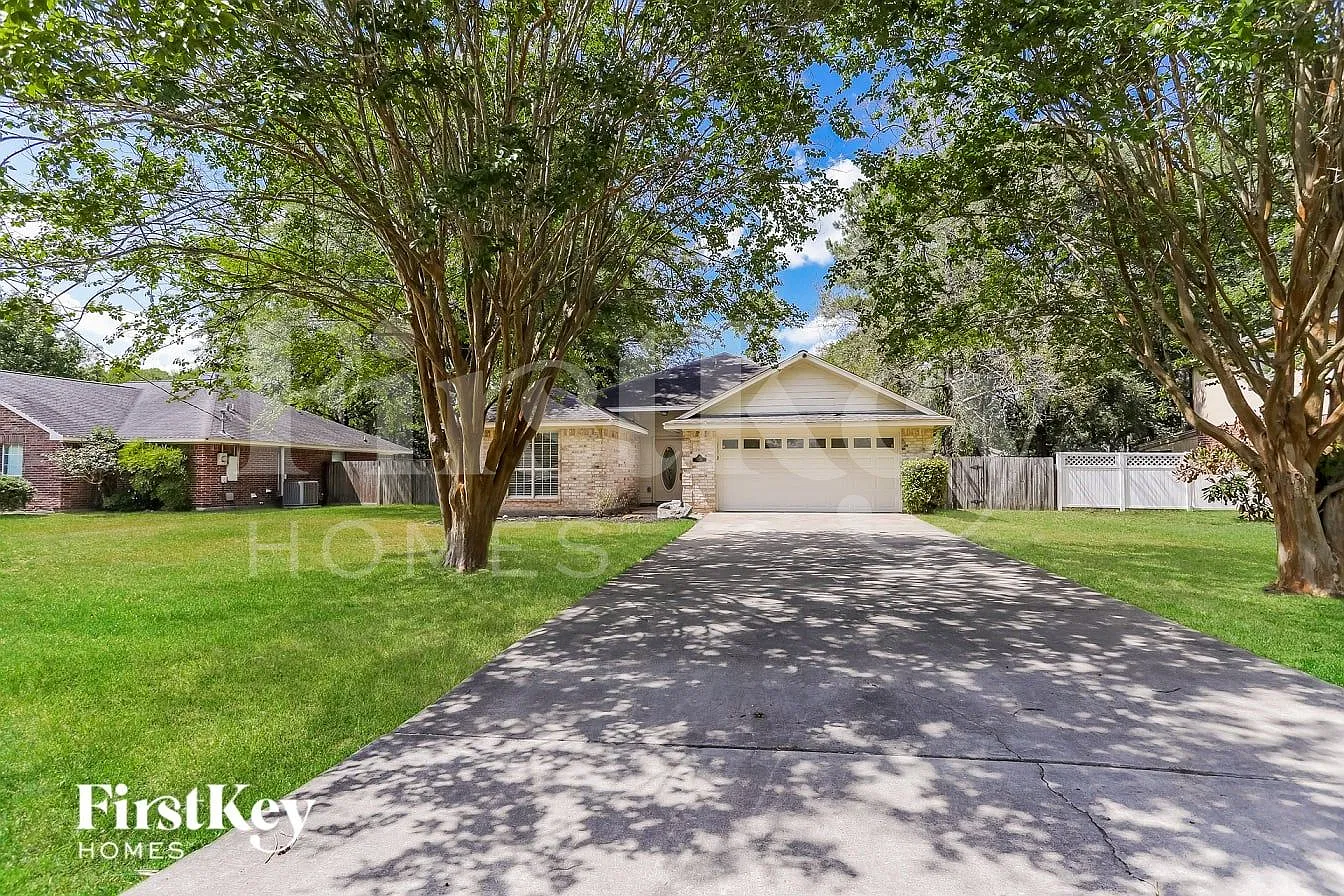 3 bed, 2.0 bath, 1651 sqft, $2,120 — Photo 1