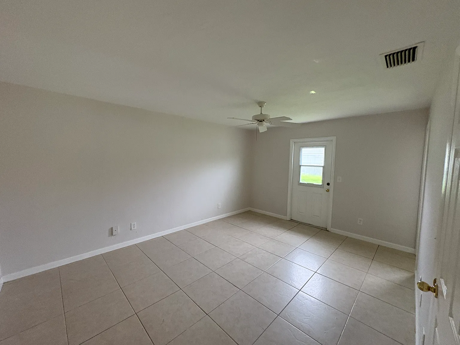 6 bed, 3300 sqft, $1,695 — Photo 4
