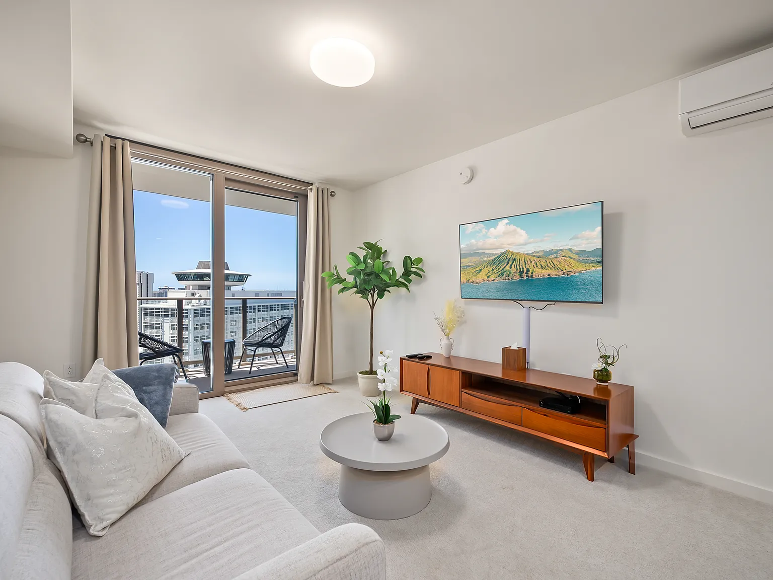 1 bed, 1161 sqft, $5,000 — Photo 2