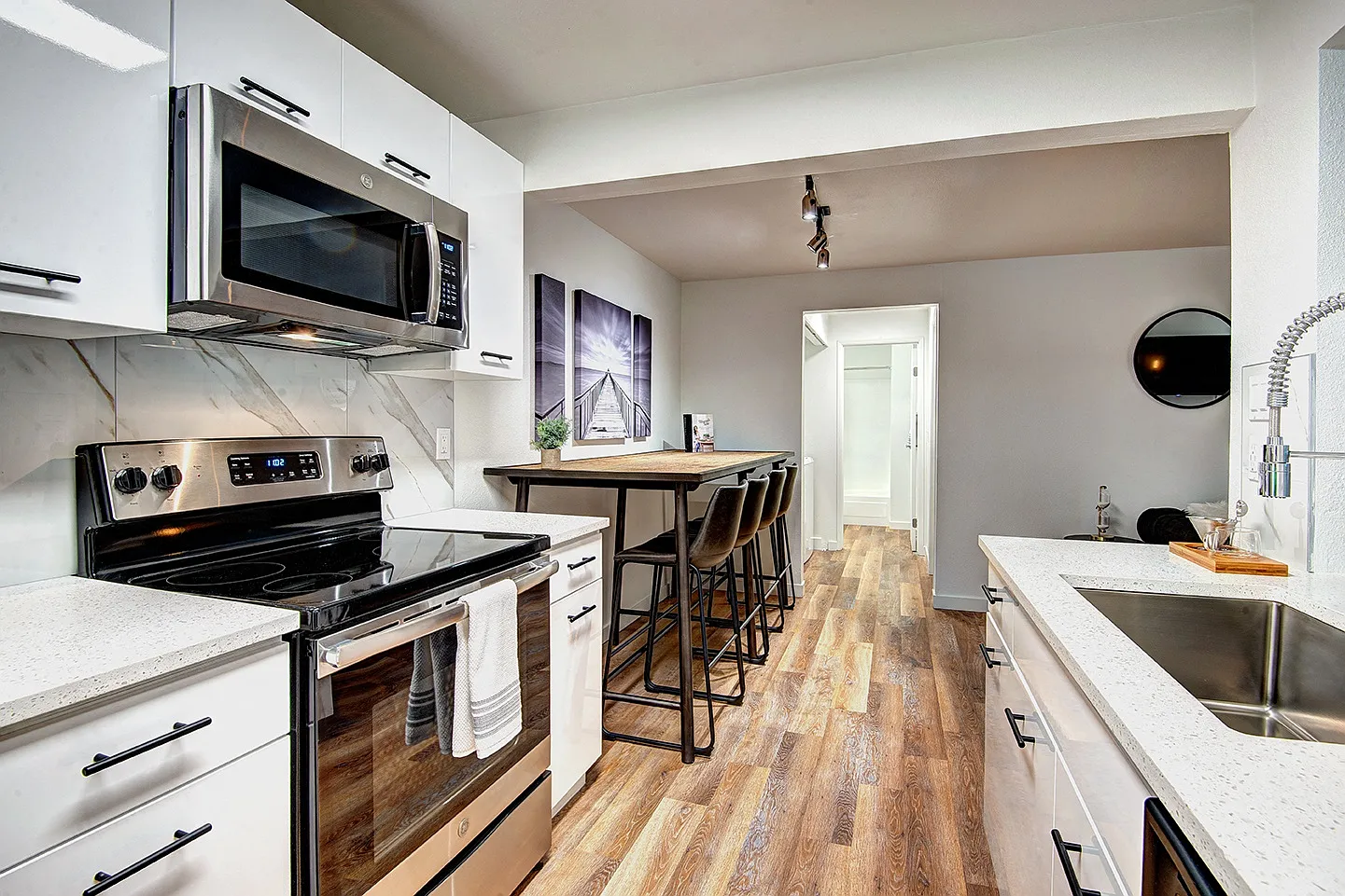 Woodlake Apartments — Photo 4