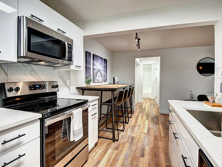 Woodlake Apartments — Photo 34