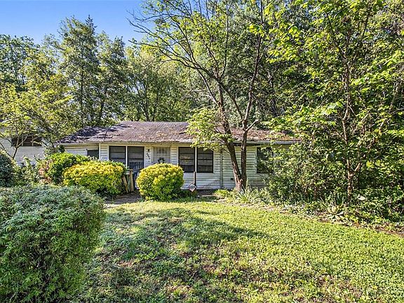 3rd image of 2472 Perry Blvd NW