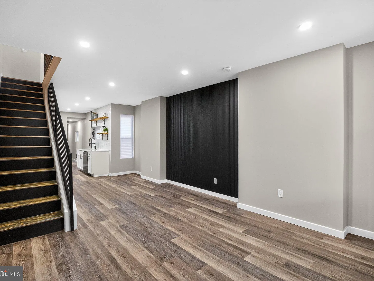 3 bed, 3.0 bath, 1211 sqft, $2,300 — Photo 3