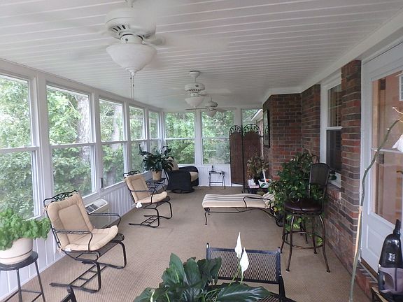 3rd image of 302 Robinhood Dr