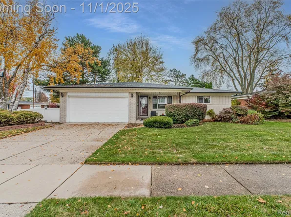 30316 Barbary Ct, Warren, MI 48093