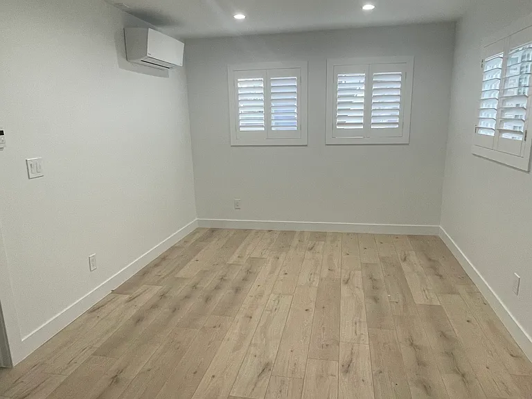 225 N Alexander St — Photo 3