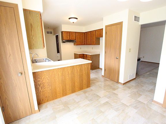 4th image of 7027 Ashwood Ln