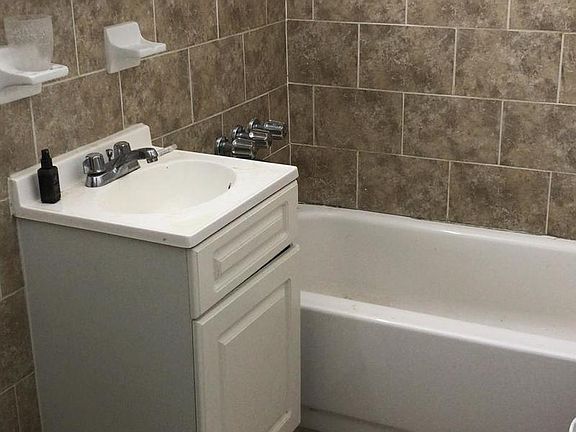 4th image of 6555 Broadway APT 5B