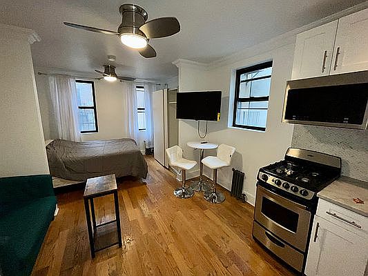 2nd image of 216 E 36th St APT 5R