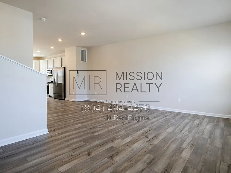 8756 Whitman Dr — Photo 18