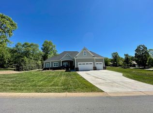 9 Linkside Ln, Hickory, NC 28601