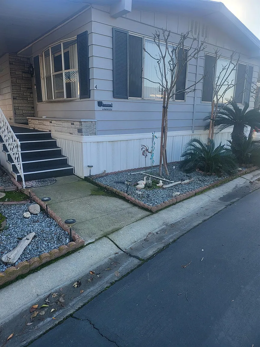 336 E Alluvial Ave Space 4 photo 1