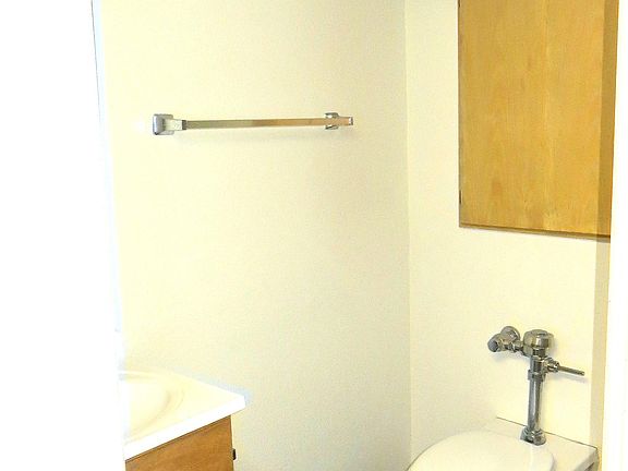 4th image of 915 E Missouri Ave APT 01B