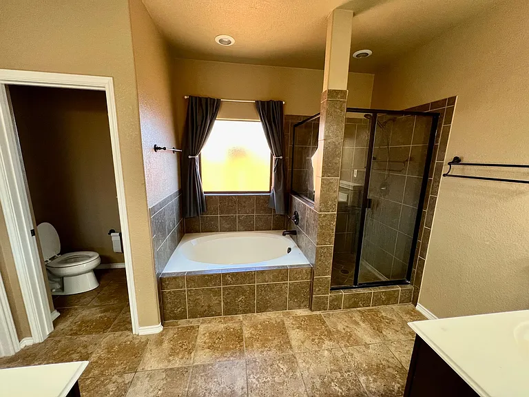 3943 Grissom Grv — Photo 14