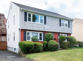 26 Hackett Cir N FLOOR 2, Stamford, CT 06906