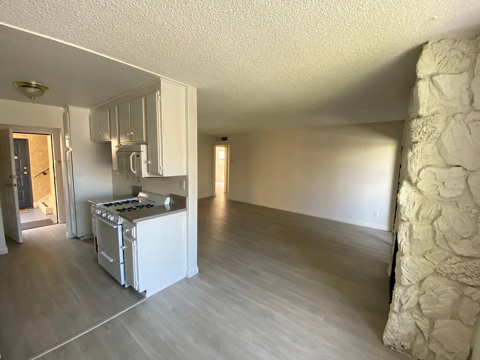 1744 Brockton Ave — Photo 4