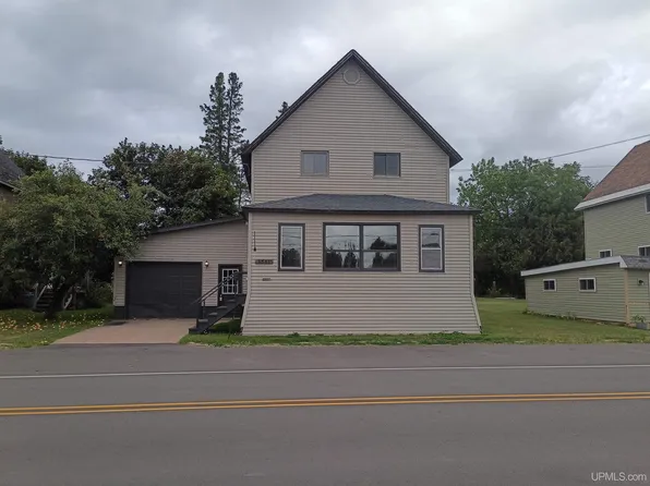 25880 Elm St, Calumet, MI 49913