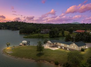 1002 Moonside Ln, Sevierville, TN 37876