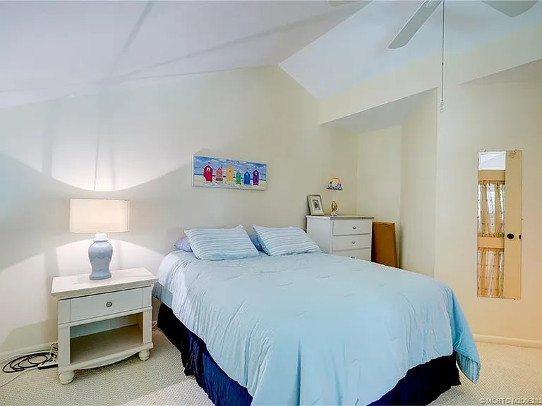 233 NE Edgewater Dr #201 — Photo 46