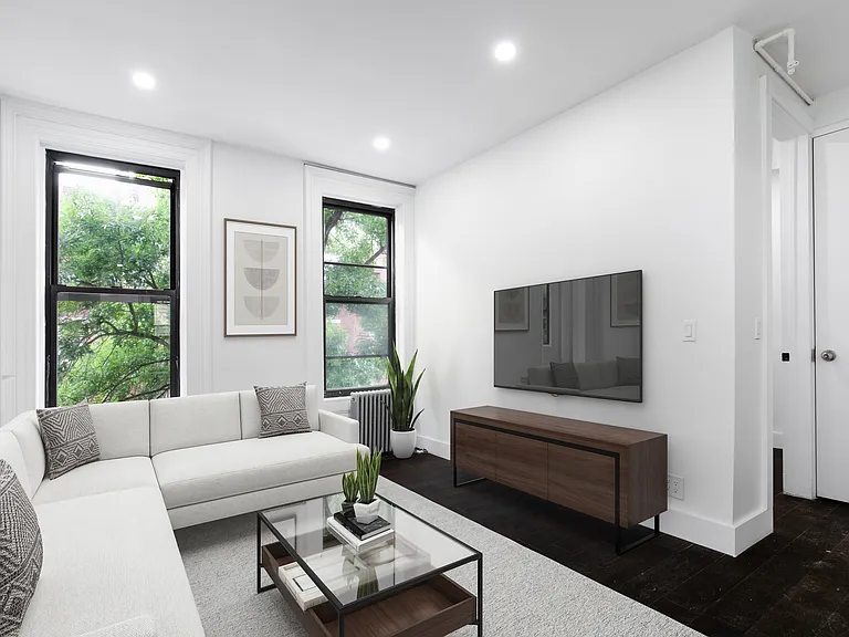 247 E 10th St #4 — Photo 1