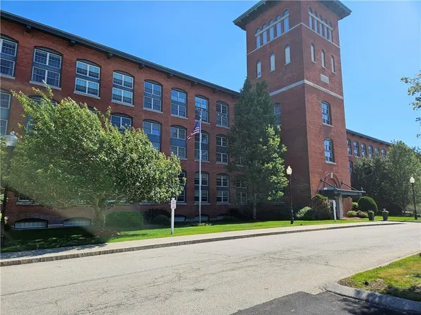 1 Tupperware Dr Unit 329, North Smithfield, RI 02896