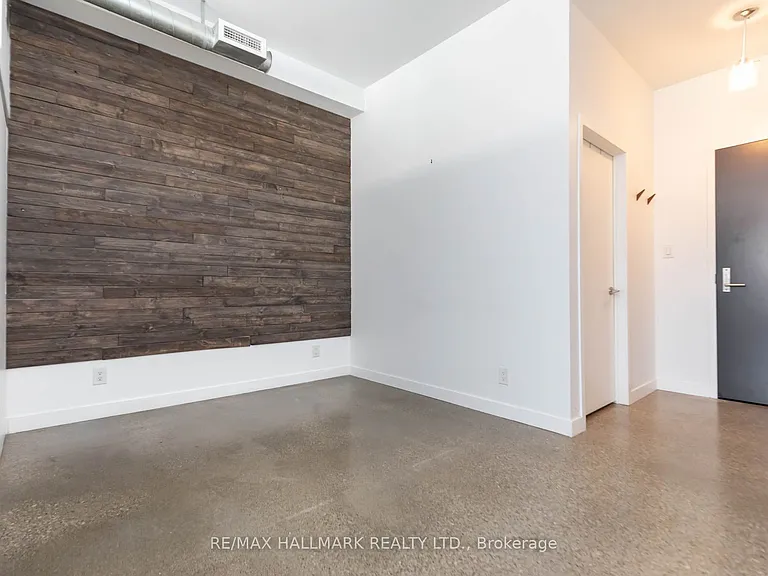 549 King St E #306 — Photo 17