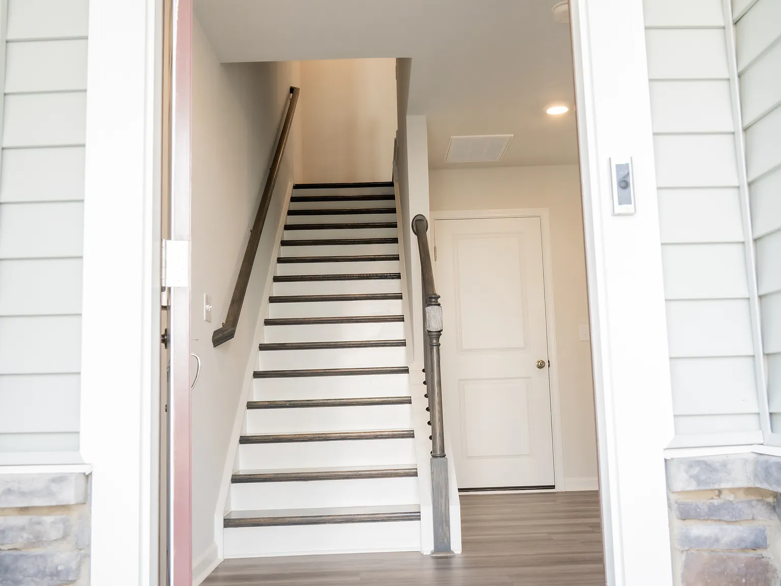4016 Silver Oak Ln — Photo 3