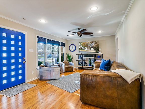 4th image of 318 Ruth St