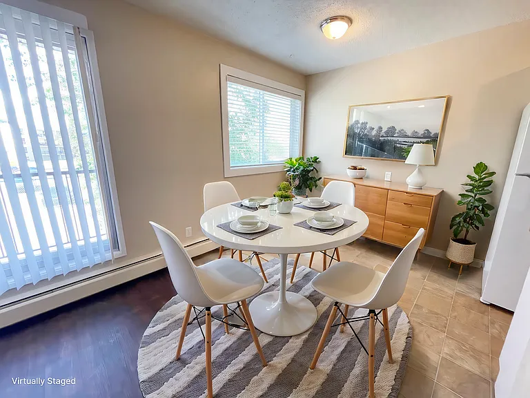 10120 Manning Ave — Photo 6