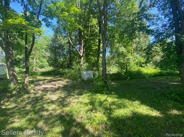 11533 Dixie Hwy, Holly, MI 48442