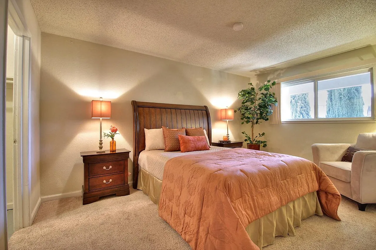 2 bed, 1000 sqft, $3,590 — Photo 4