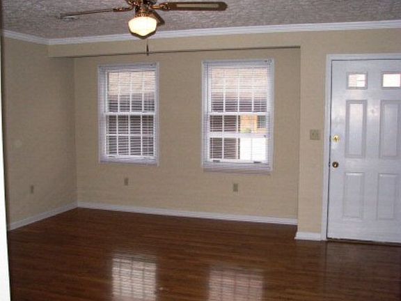 5th image of 802 Crosscreek Dr