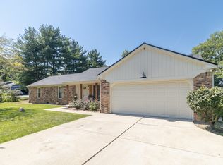 5532 Arrowhead Dr, Greenfield, IN 46140