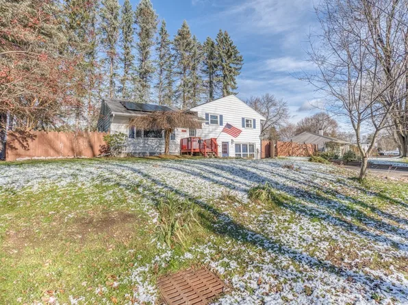 210 Bellewood Dr, North Syracuse, NY 13212
