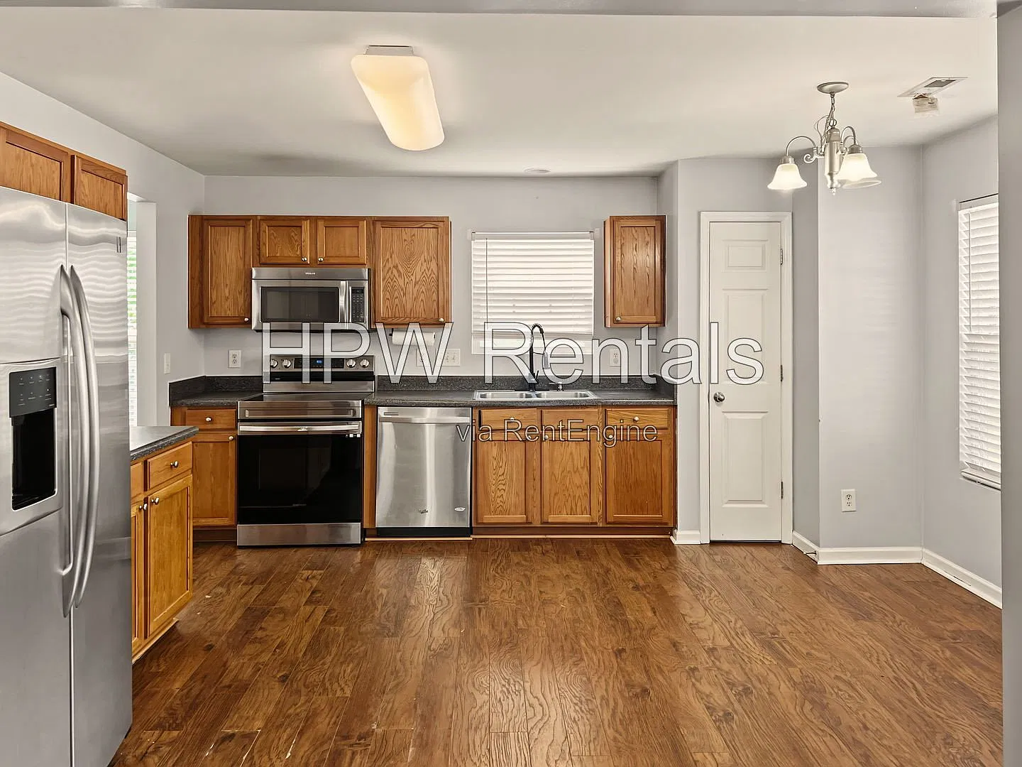 4 bed, 2.5 bath, 2045 sqft, $1,970 — Photo 4
