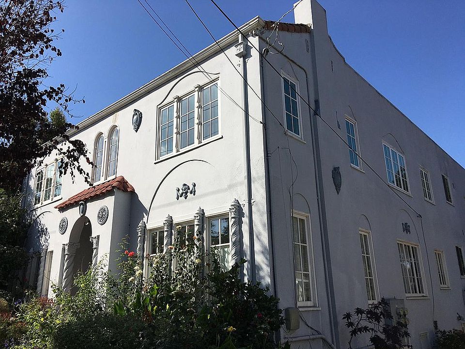 Quiet 1920's 4-plex with top floor view of Oakland Hills and Downtown. Friendly, walkable neighborhood on well maintained street. Quick freeway access or short stroll to BART.