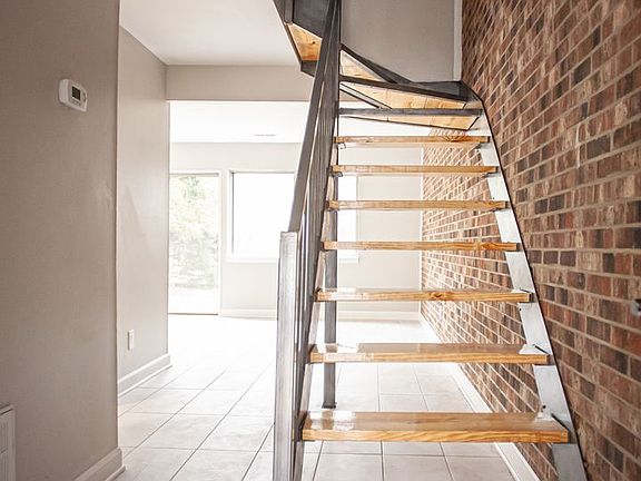 3rd image of 220 Elizabeth St APT G4