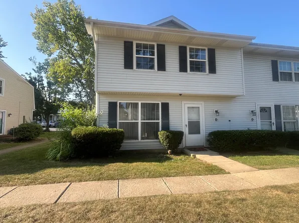 19 Fernwood Dr #U, Bolingbrook, IL 60440
