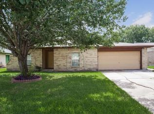 110 Maple Leaf Dr, League City, TX 77573