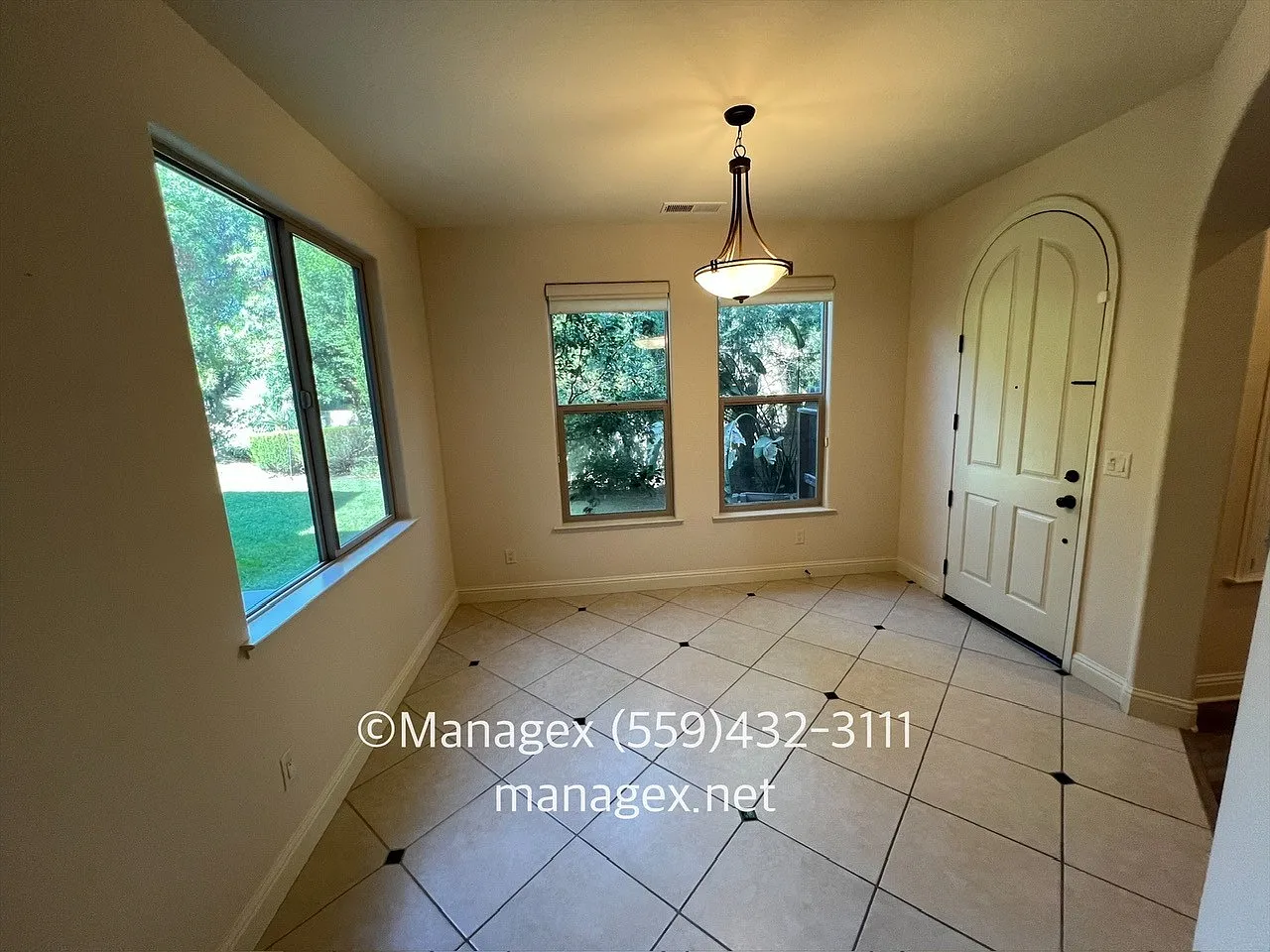 5 bed, 3.5 bath, 4059 sqft, $4,000 — Photo 2