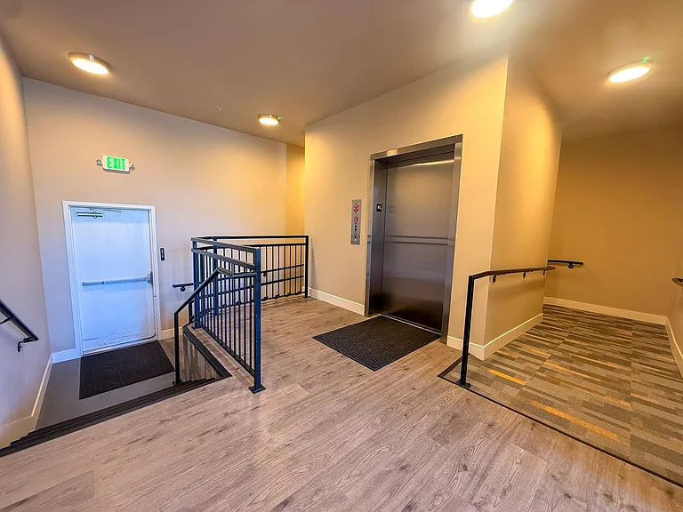 Modern Luxury Downtown Apartment ~ Osprey Point — Photo 54