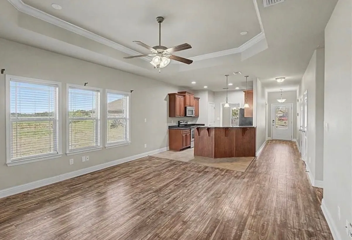 3 bed, 1643 sqft, $2,100 — Photo 3