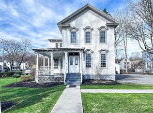 44 Oxford Rd, New Hartford, NY 13413