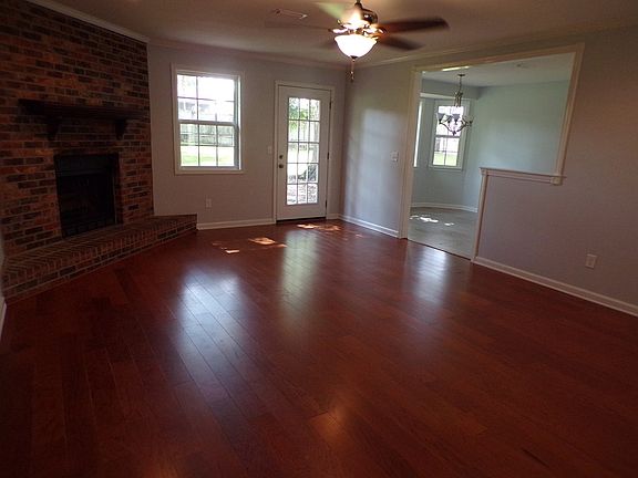 3rd image of 400 Antler Dr