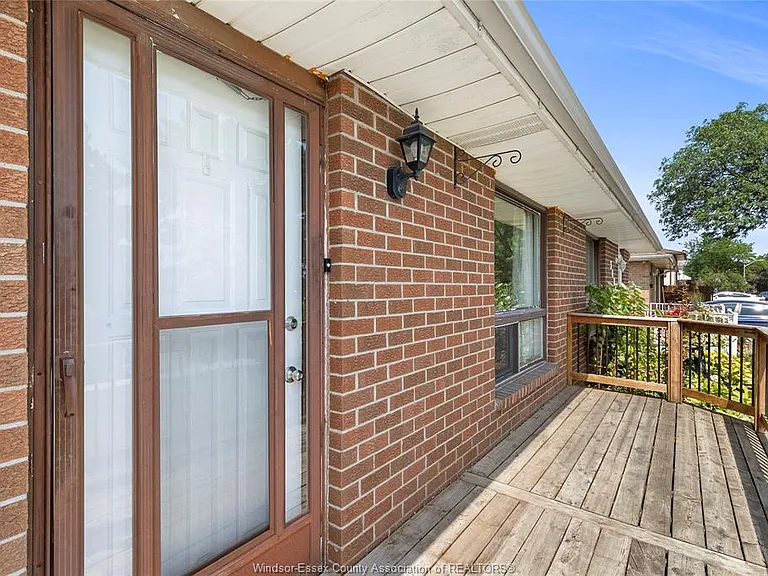 3083 Jefferson Blvd — Photo 28